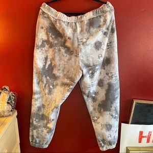 NO BOUNDARIES tie dye joggers